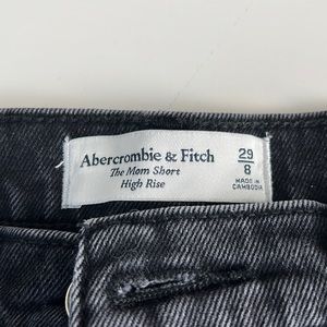 Abercrombie & fitch. The mom short high rise. Size 29/8-fits like a 6. Black